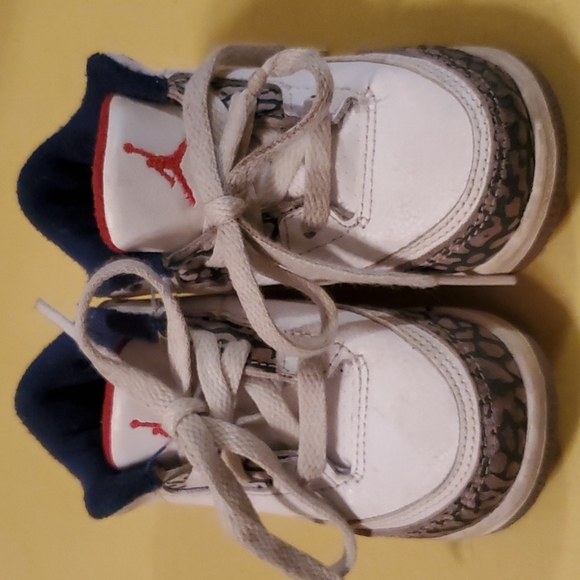 Air Jordan Retro 3 - Child Size 6C - Picture 2 of 16